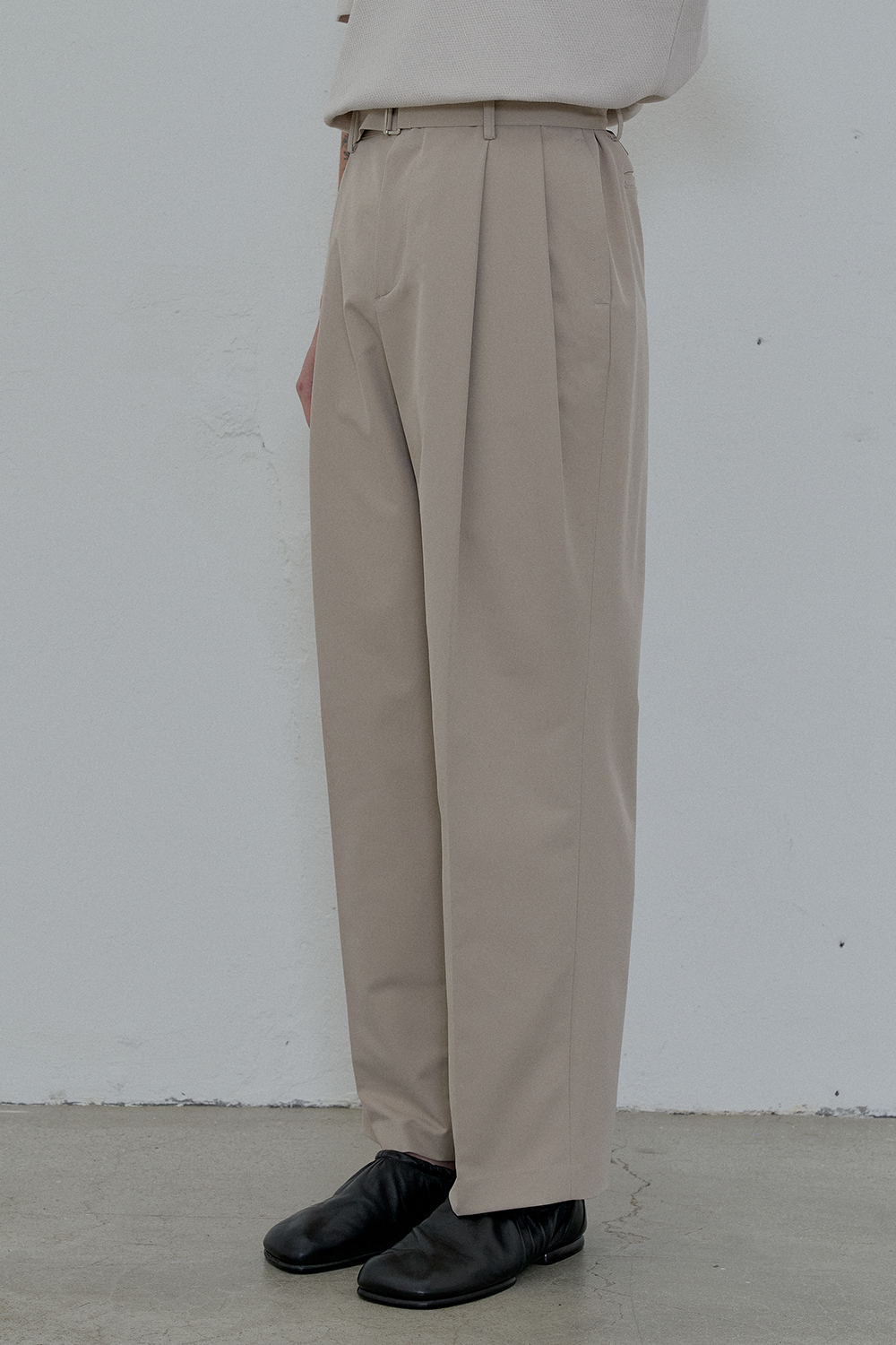 [23ss]SOLOTEX BELTED TWO TUCK PANTS (Ivory)Fill Chic(필시크)